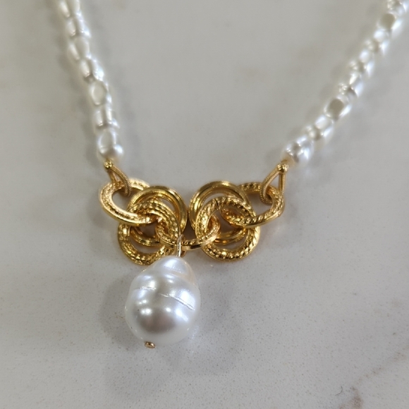 Ann Taylor White Pearl Bead Necklace with Gold Knot and Drop Pearl - Picture 6 of 6